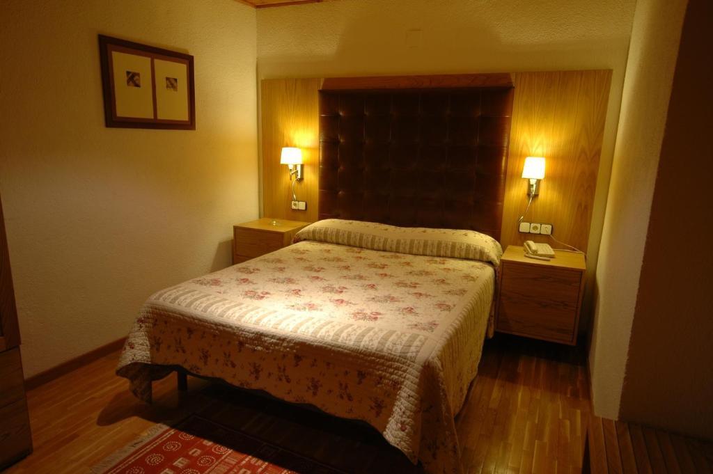 Hotel Els Puis Esterri D'Aneu Ruang foto